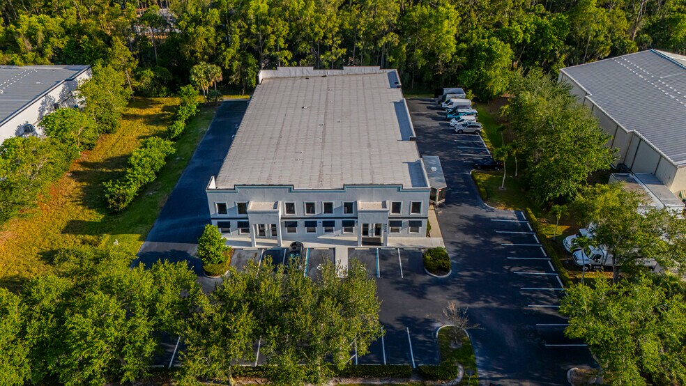 More Photos Of 3550 Westview Dr, Naples Showroom For Sale
