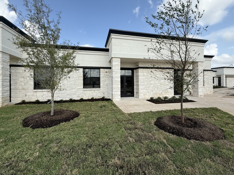 Primary Photo Of Building 8 | 5501 Cabrera Dr, Sugar Land Office For Lease