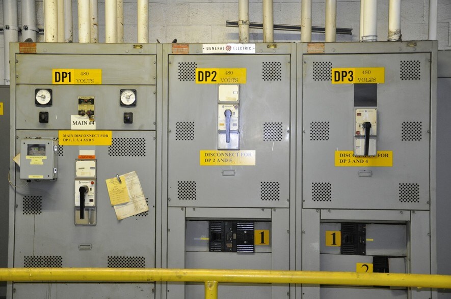More Photos Of 2903 Lee Ave, Sanford Manufacturing For Sale