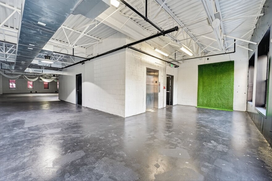 More Photos Of 404 E Baltimore St, Baltimore Storefront Retail Office For Lease
