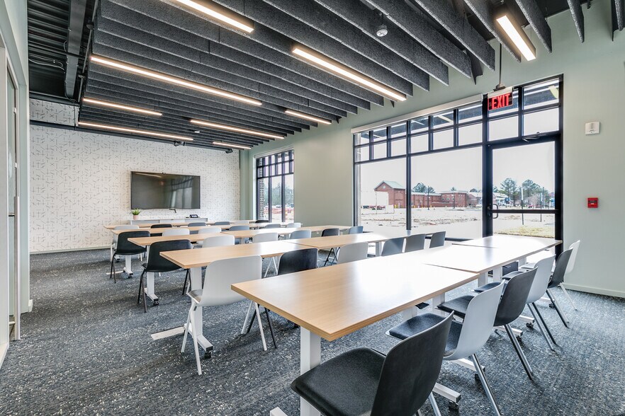 More Photos Of 14321 Winterbreeze Dr, Midlothian Coworking Space