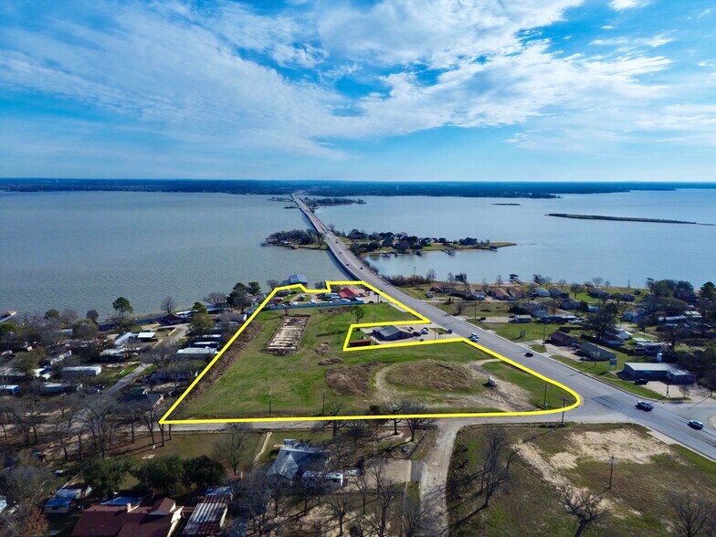 More Photos Of 1106 E Cedar Creek Pky, Seven Points Service Station For Sale