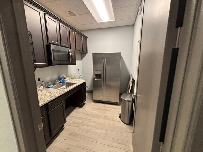More Photos Of 8118 Fry Rd, Cypress Unknown For Lease