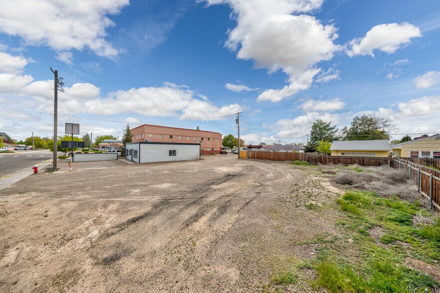 Primary Photo Of 361 SW 12th St, Ontario Specialty For Sale