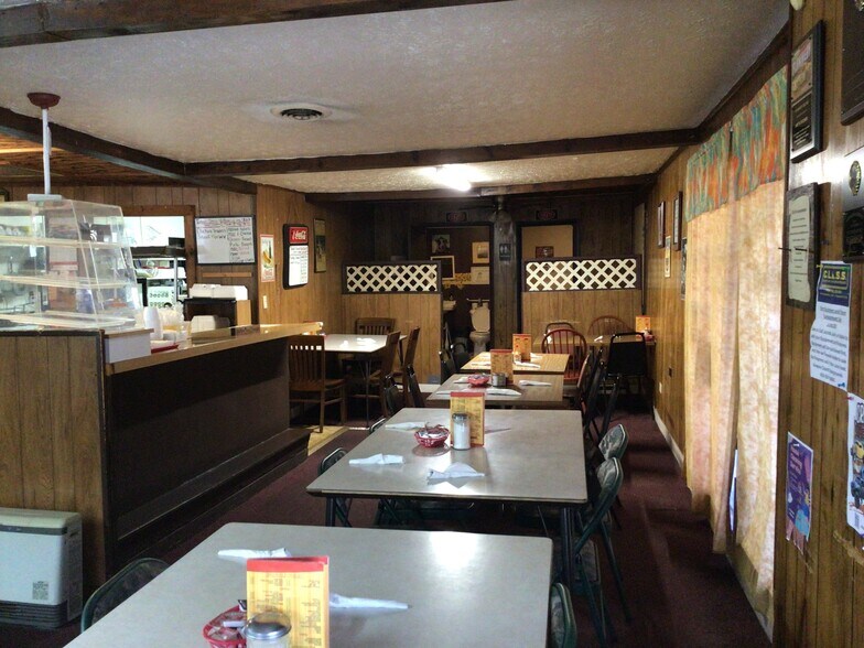 More Photos Of 102 E Hardin St, Greeneville Specialty For Sale