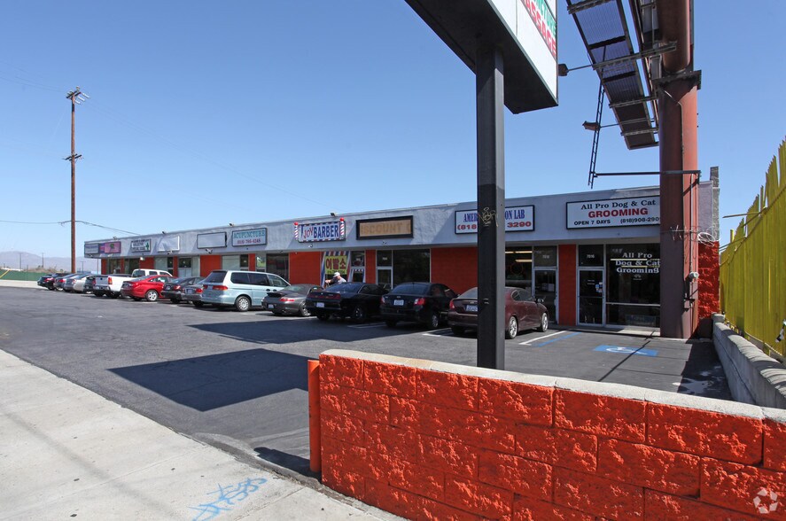 Primary Photo Of 7816-7834 Balboa Blvd, Van Nuys Unknown For Lease
