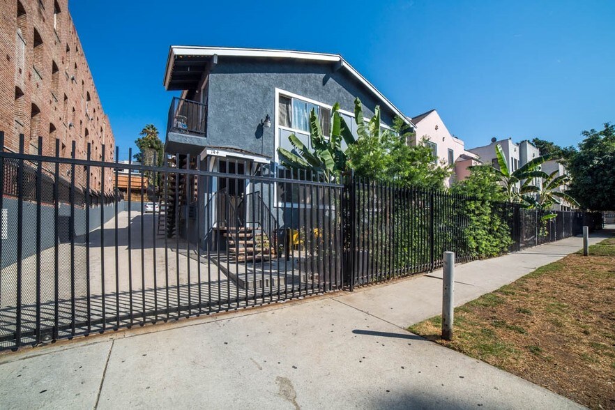 More Photos Of 140 S Westmoreland Ave, Los Angeles Apartments For Sale
