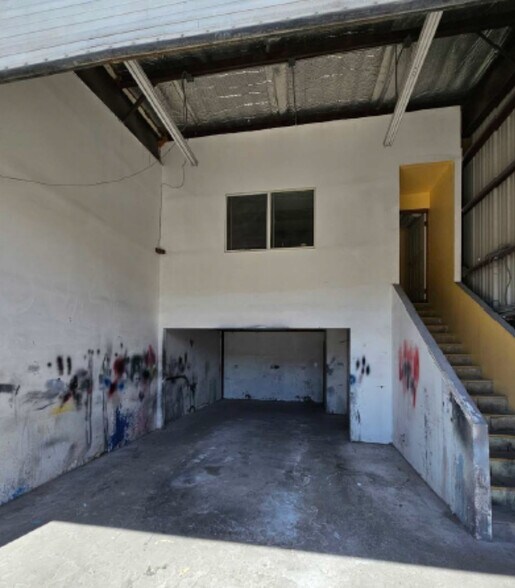 More Photos Of 1008 Ulupono St, Honolulu Warehouse For Lease