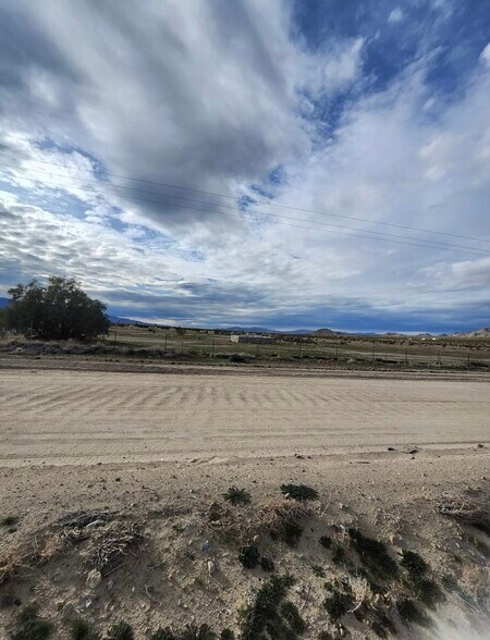 More Photos Of 10252 Santa Fe Fire rd, Lucerne Valley Land For Sale