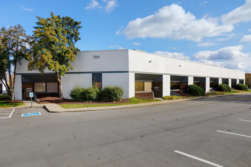 More Photos Of 475 Metroplex Dr, Nashville Light Distribution For Lease