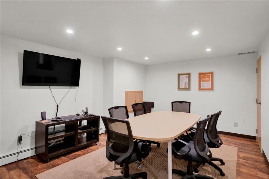 More Photos Of 87 College st, Burlington Office For Sale