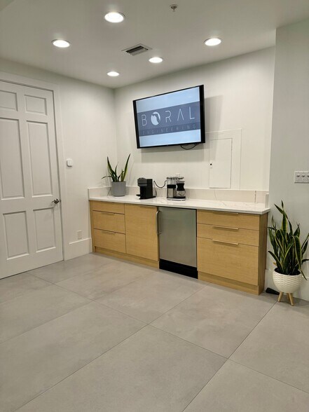 More Photos Of 23150 Fashion Dr, Estero Storefront Retail Office For Lease