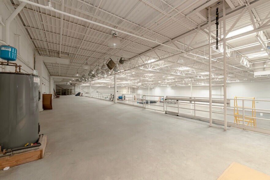 More Photos Of 1551 Corporate Dr, Irving Warehouse For Lease