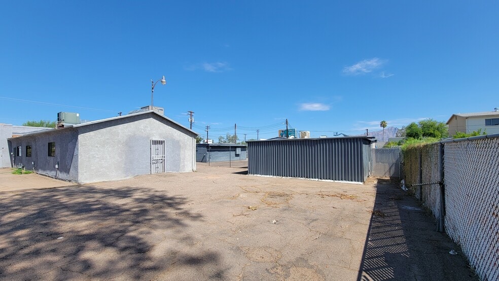 More Photos Of 1026 N Columbus Blvd, Tucson Light Manufacturing For Sale