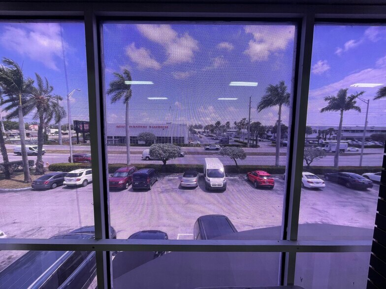 More Photos Of 3520-3560 NW 72nd Ave, Miami Warehouse For Lease