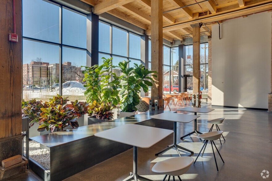 More Photos Of 924 W 19th Pl, Chicago Loft Creative Space For Lease