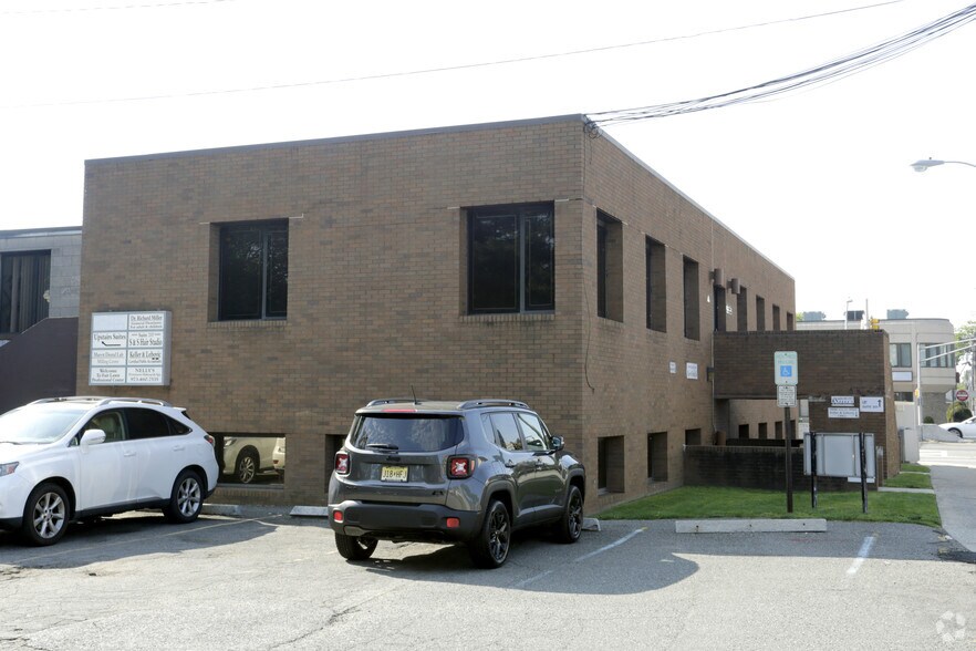 More Photos Of 26-07 Broadway, Fair Lawn Office For Lease