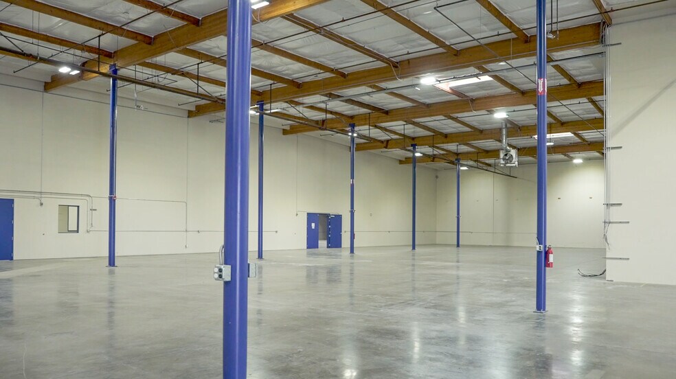 More Photos Of 19405 68th Dr NE, Arlington Manufacturing For Lease