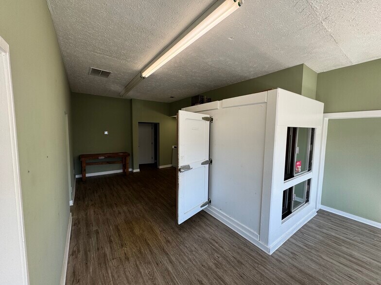 More Photos Of 8 N Clarendon Ave, Avondale Estates Freestanding For Sale