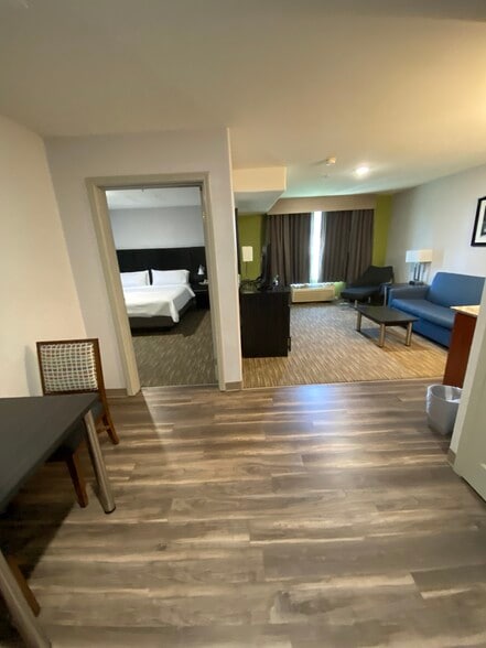 More Photos Of 43719 17th St W, Lancaster Hotel For Sale