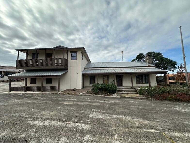 More Photos Of 6436 Bandera Rd, San Antonio Medical For Lease