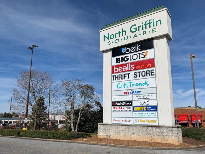 More Photos Of 1617-1699 North Expressway, Griffin Unknown For Lease