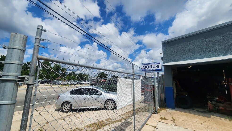 More Photos Of 2973 Phillips Hwy, Jacksonville Auto Repair For Sale
