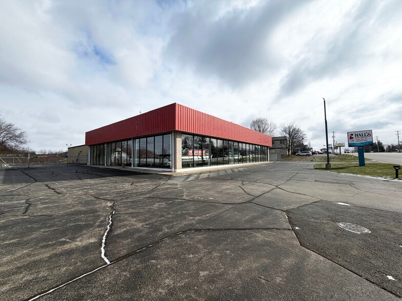 More Photos Of 345 Lake Michigan Dr, Grand Rapids Storefront For Sale