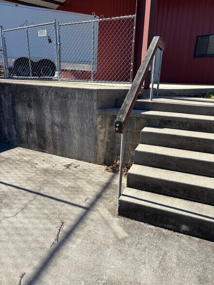 More Photos Of 725 W Highway 25 70, Dandridge Industrial For Sale