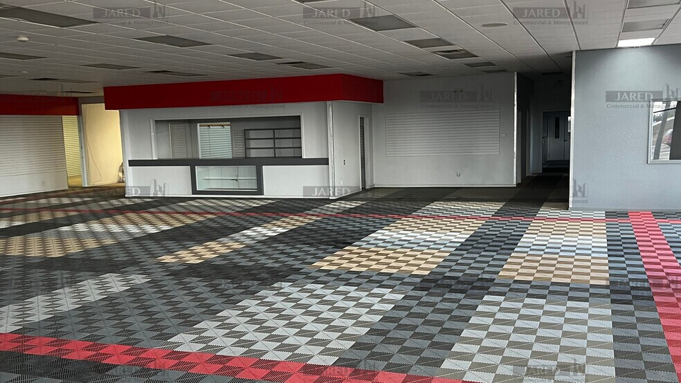 More Photos Of 2410 Evergreen Pky, Lebanon Freestanding For Lease