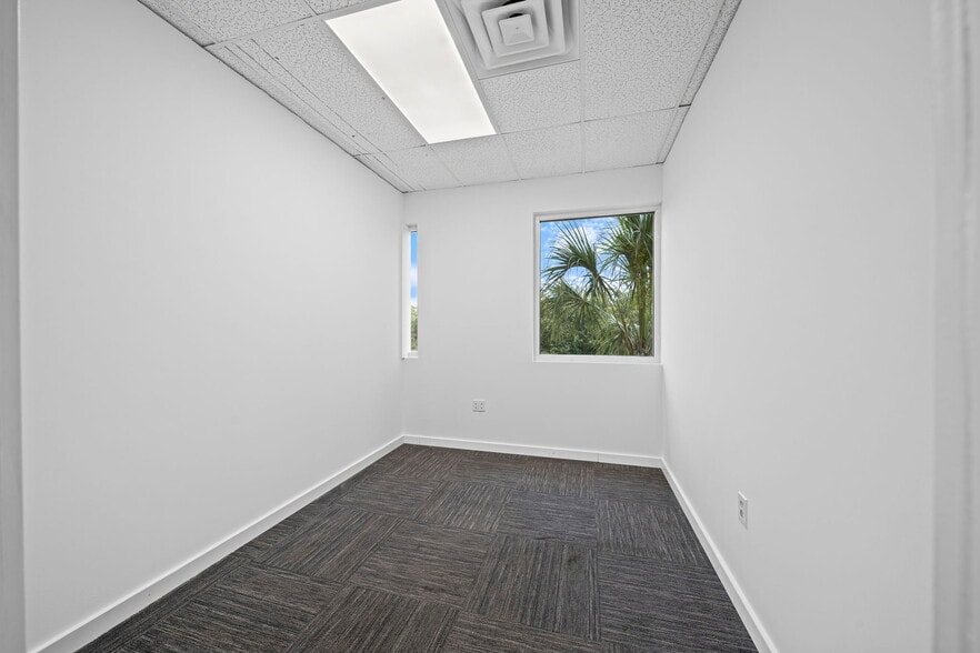 More Photos Of 540 NW University, Port Saint Lucie Office Residential For Sale