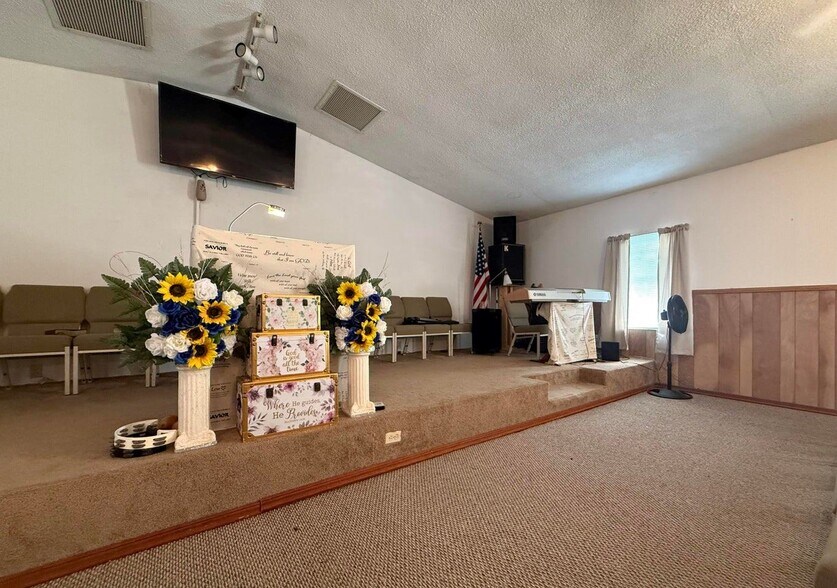 More Photos Of 101 Sesame St, Palatka Specialty For Sale