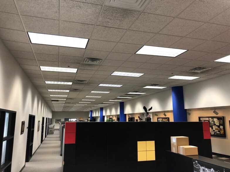 More Photos Of 1202 Thomas Beck Rd, Des Moines Flex For Lease