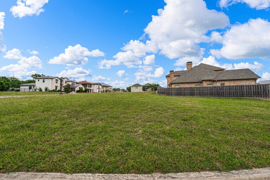 More Photos Of The Enclave, Waco Land For Sale