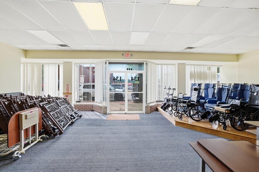 More Photos Of 134 W Court St, Washington Court House General Retail For Sale