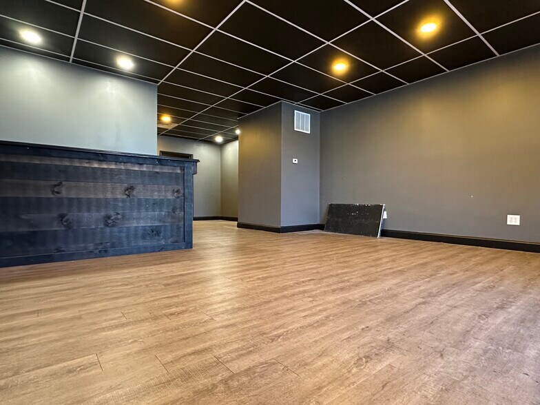 More Photos Of 733-759 Memorial Ave, West Springfield Showroom For Sale