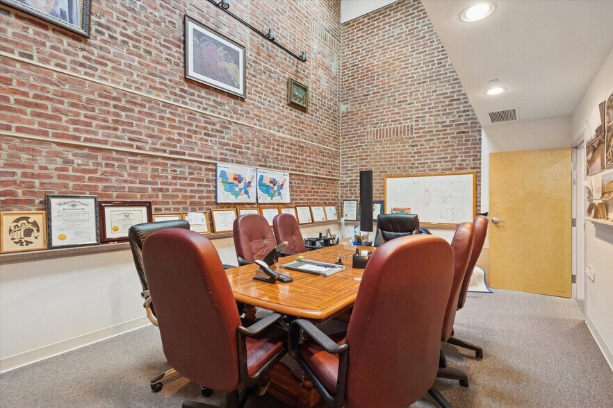 More Photos Of 422 Mill St, Bristol Office For Sale