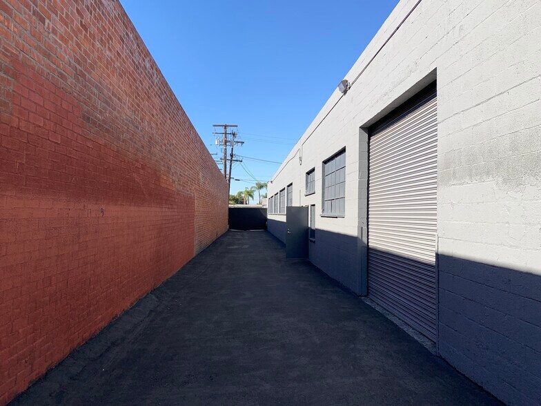 More Photos Of 10872 Stanford Ave, Lynwood Manufacturing For Lease