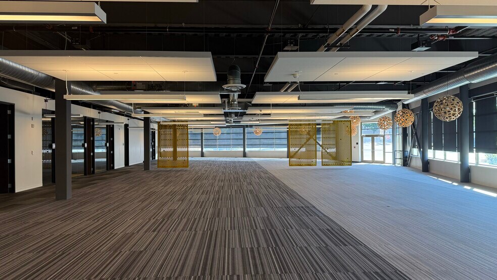 More Photos Of 801 S 60th St, West Allis Office For Lease