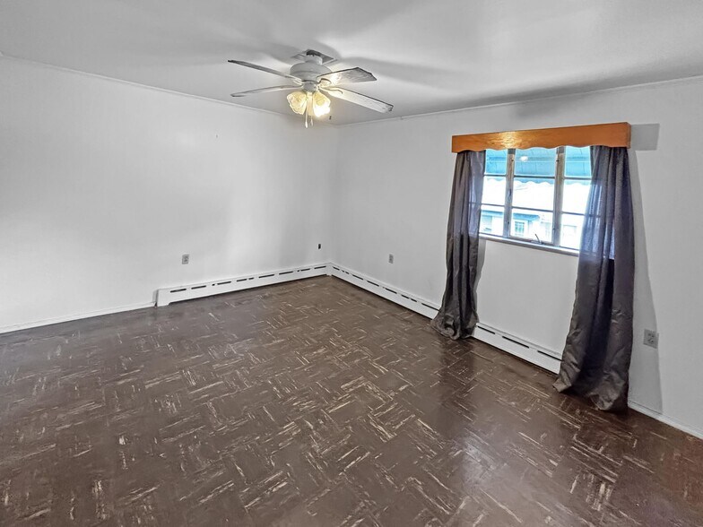 More Photos Of 105 W Cross St, Palestine Storefront Retail Residential For Sale