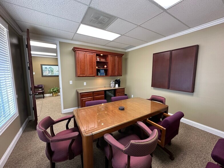 More Photos Of 31886 Northwestern Hwy, Farmington Office For Lease