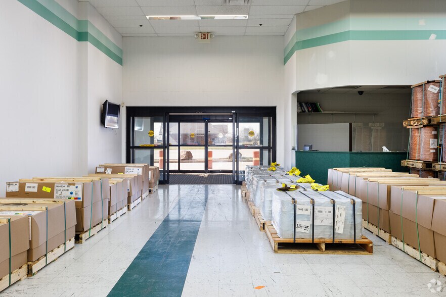 More Photos Of 14100-14104 Redfield Dr, Eugene Storefront For Sale