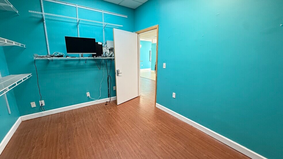 More Photos Of 3350-3390 E Bay Dr, Largo Storefront For Lease