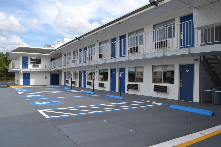 More Photos Of 10885 Harts Rd, Jacksonville Hotel For Sale