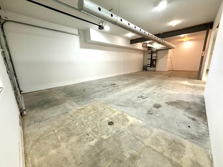 More Photos Of 13633 S 217th St, Gretna Light Distribution For Lease