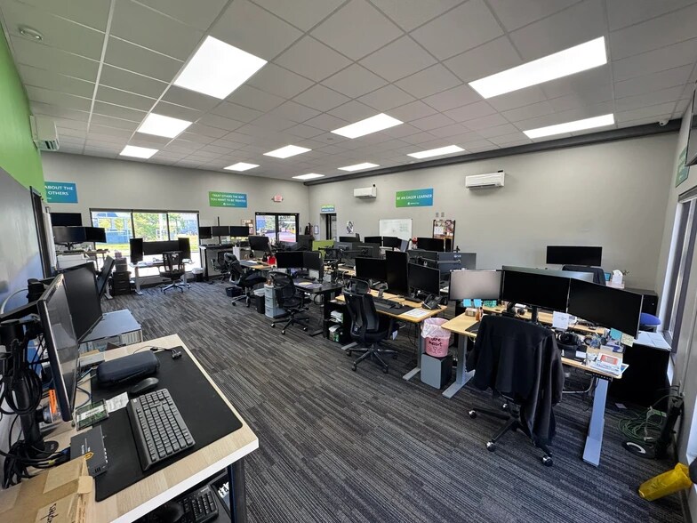 More Photos Of 1819 E Broadway Ave, Maryville Bank For Sale