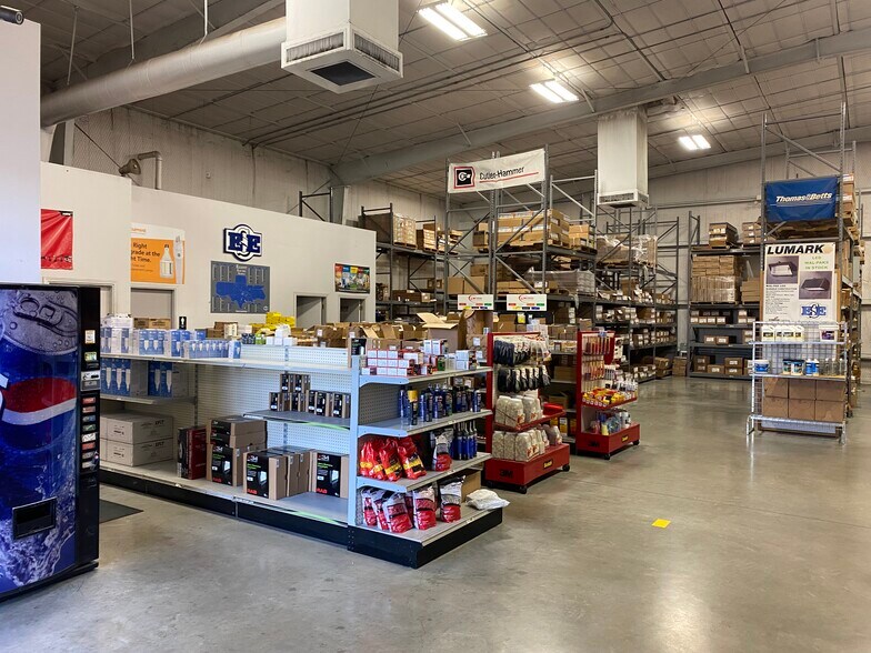 More Photos Of 3222 Manvel Rd, Pearland Warehouse For Lease