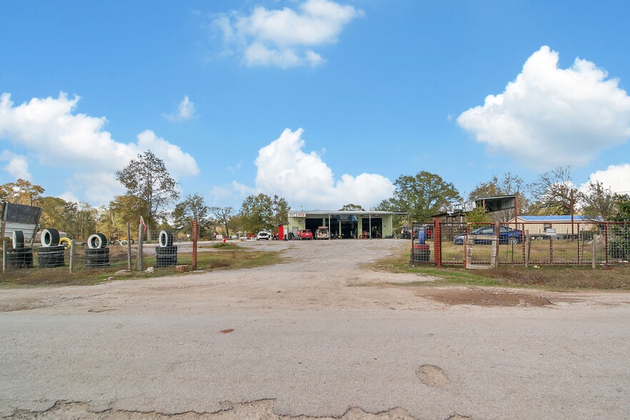More Photos Of 22725 Lost Lake Dr, New Caney Light Distribution For Sale