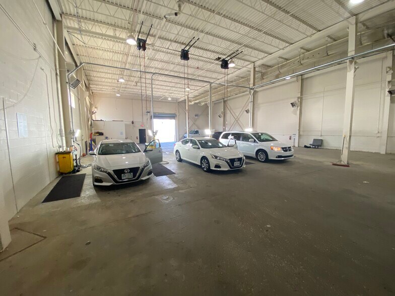 More Photos Of 3250 Franklin St, Detroit Office For Lease