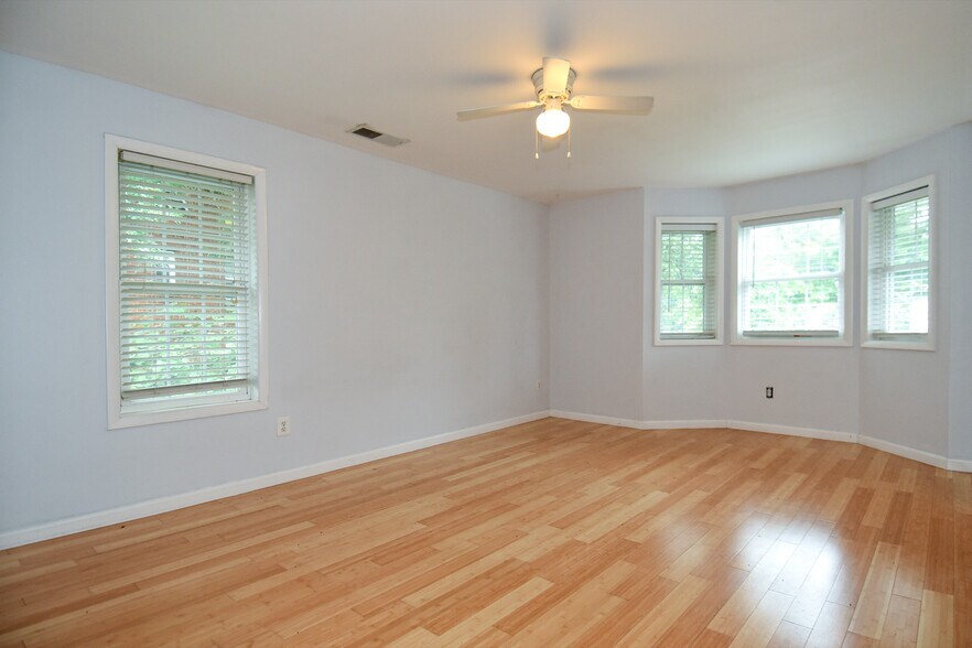 More Photos Of 1705 Commonwealth Ave, Alexandria Apartments For Sale